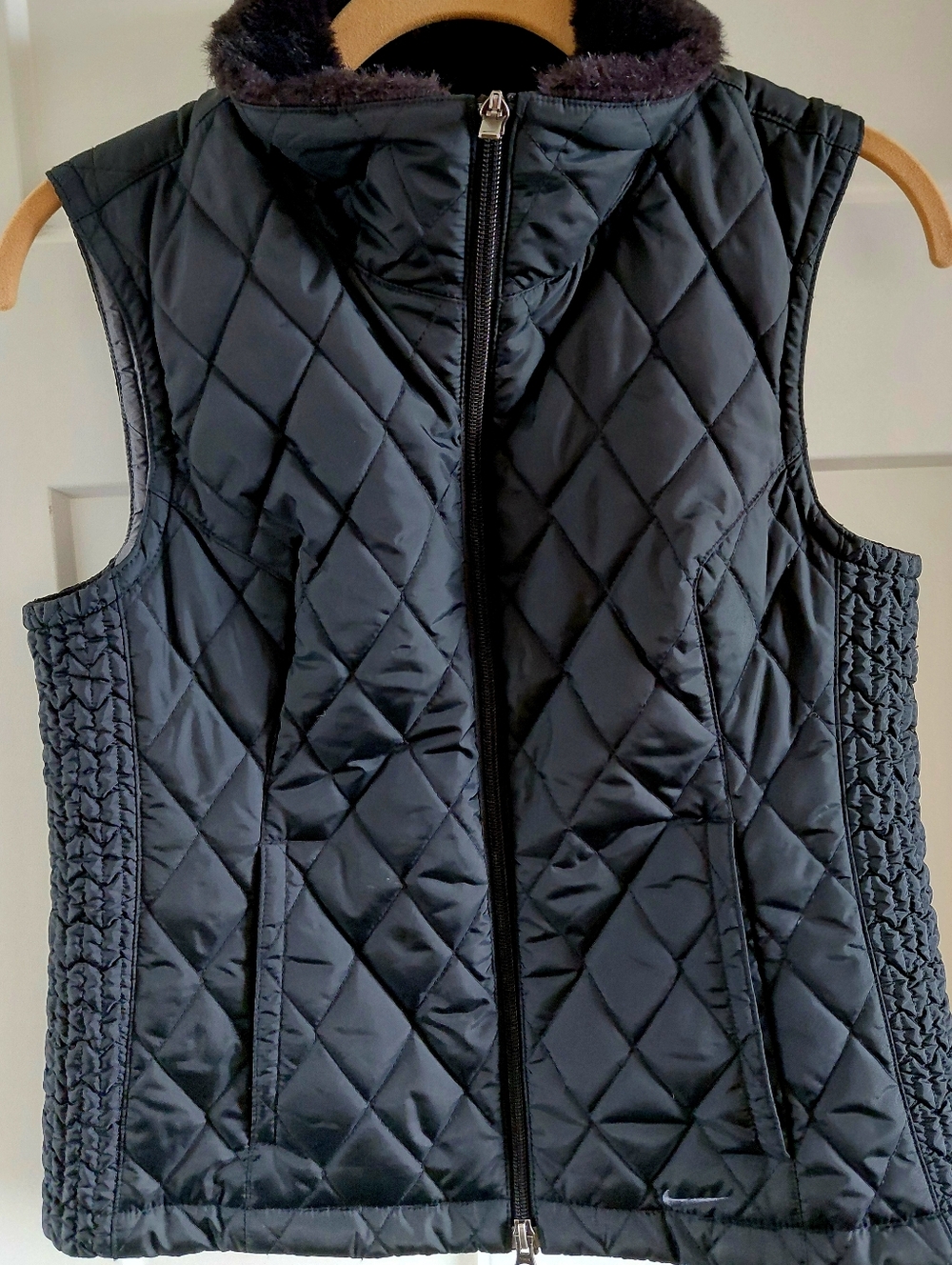 Nike Women’s Vest With Fur Collar Black With Pockets Size S